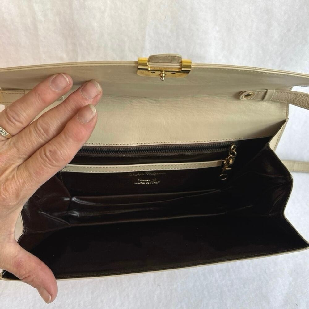 VTG Salvatore Ferragamo Firenze Cream Leather Shoulder Bag - Picture 11 of 12
